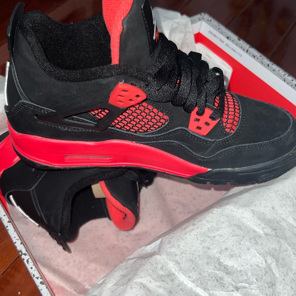 Jordan 4 Red Thunders size GS 6